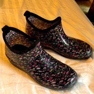 Capelli rain boots booties like new floral